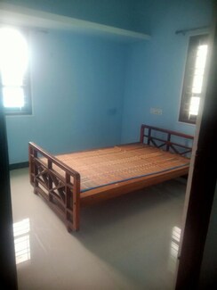 1 BHK + Extra Room Apartment For Rent in Sealdah