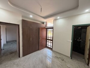 Room in 3 BHK Independent House at Ajabpur Kalan – for Rent
