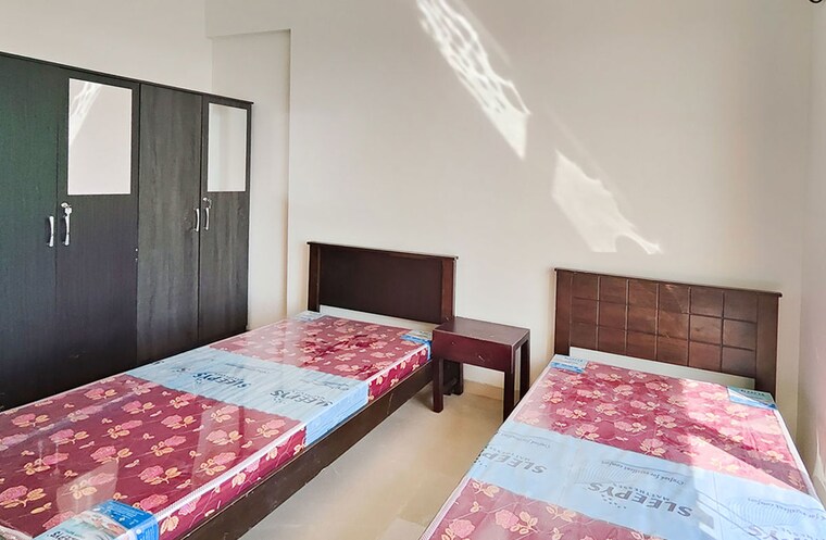 Bedroom, kandivali west Pg For Boys In Kandivali West 10365576