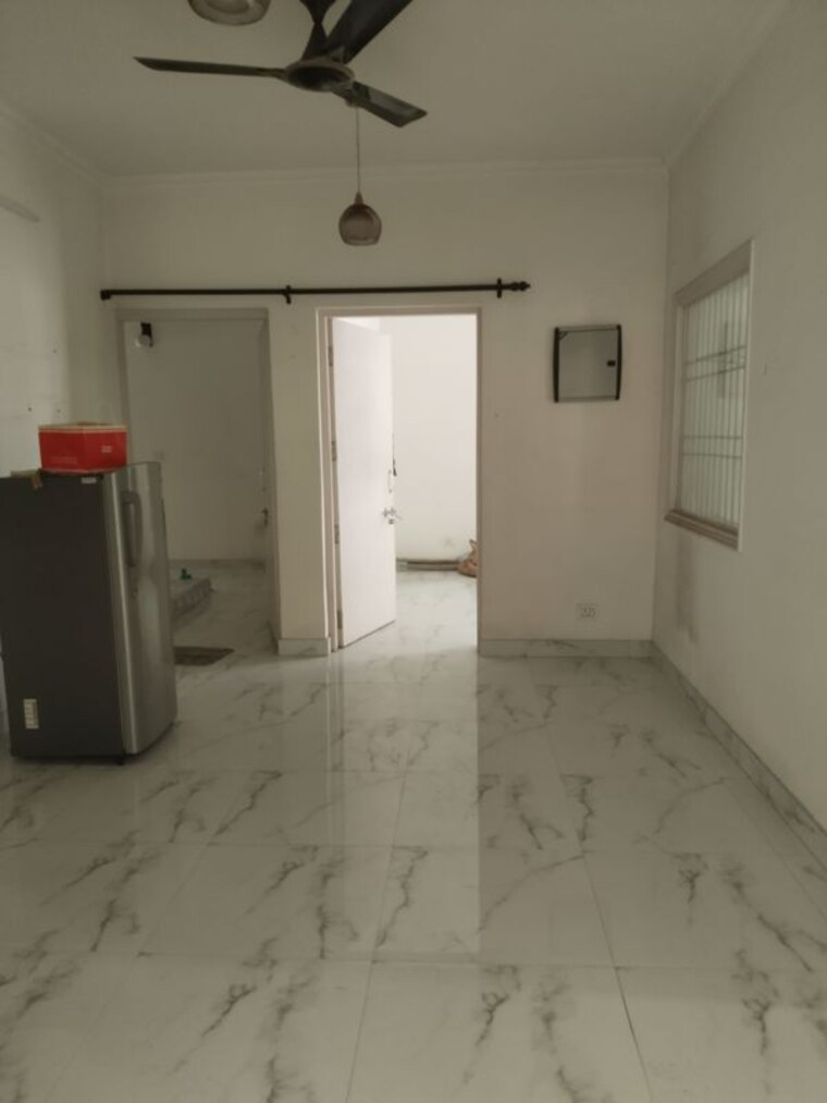 Room, sarita vihar 3 Bedroom 1800 Sq.Ft. Builder Floor In Sarita Vihar Delhi 10338805