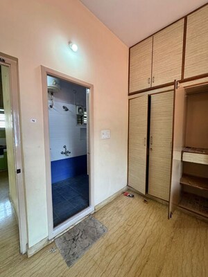 Room in 2 BHK Apartment at Thyagaraja Nagar – for Rent