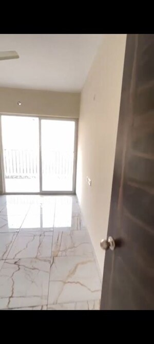 Room in 3 BHK Apartment at Raj Nagar Extension – for Rent