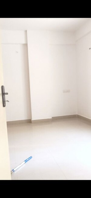Room in 3 BHK Apartment at Deepicas Residency, Cv Raman Nagar – for Rent