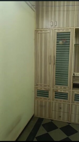 Room in 1 BHK Apartment at Ashirwad CHS Dadar East, Dadar East – for Rent