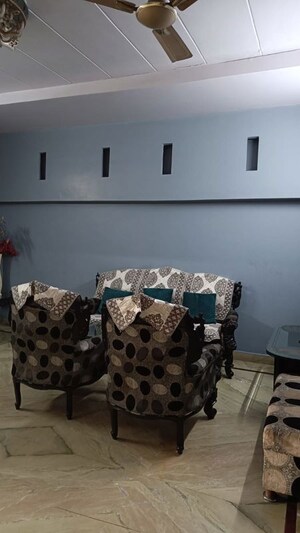 Parking in 3 BHK Builder Floor at Hakikat Nagar – for Sale
