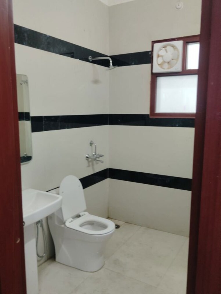 Bathroom, maulviganj 3 Bedroom 2250 Sq.Ft. Apartment In Maulviganj Lucknow 10364745