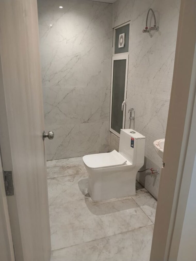 Bathroom, jaypee-imperial-court 4 Bedroom 3750 Sq.Ft. Apartment In Sector 128 Noida 10365655