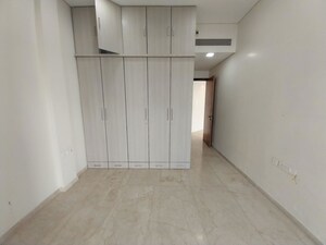 Room in 5 BHK Apartment at Omkar 1973, Worli – for Sale
