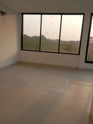 Room in 3 BHK Builder Floor at Greater Kailash ii – for Rent