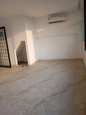 Room in 3 BHK Builder Floor at Greater Kailash ii – for Rent