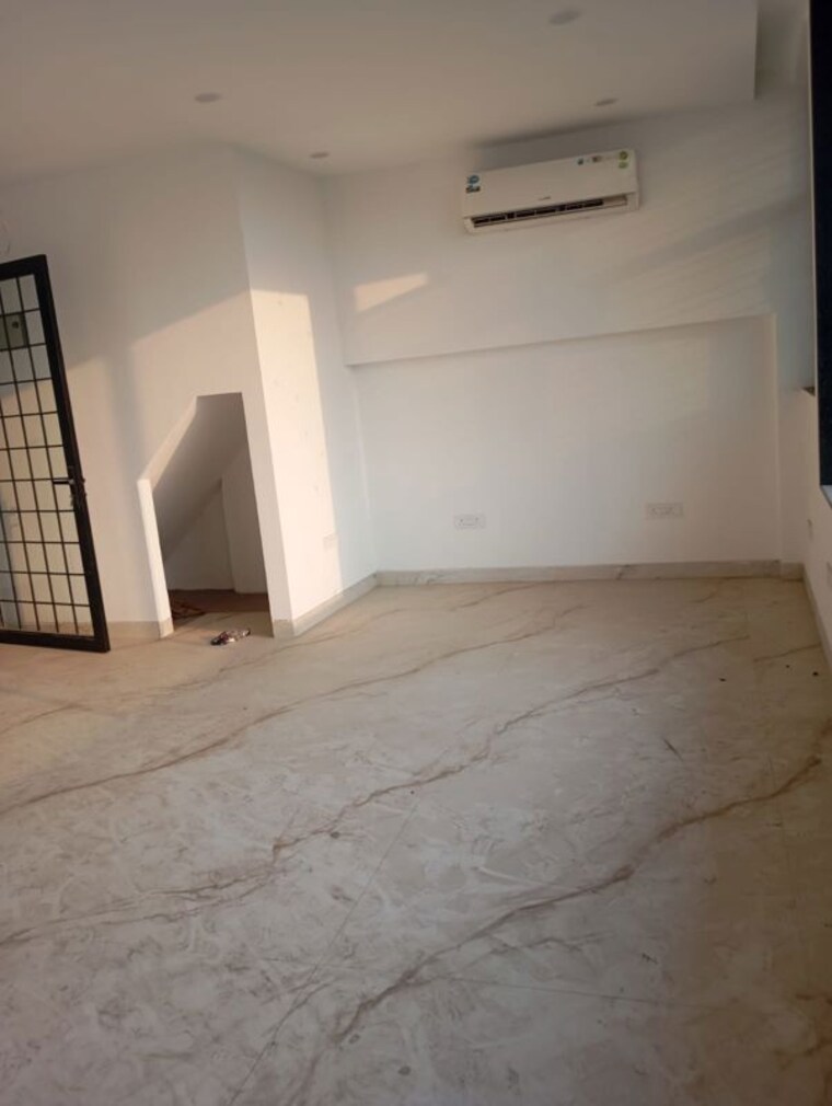 Room, greater kailash ii 3 Bedroom 2200 Sq.Ft. Builder Floor In Greater Kailash ii Delhi 10365668