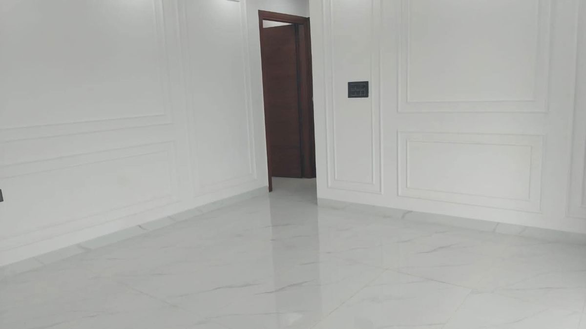 3.5 BHK + Servant Room Apartment For Rent in Tata La Vida