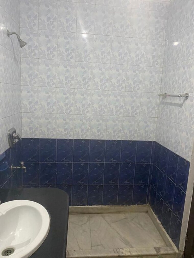 Bathroom, saket 3 Bedroom 1500 Sq.Ft. Builder Floor In Saket Delhi 10365691