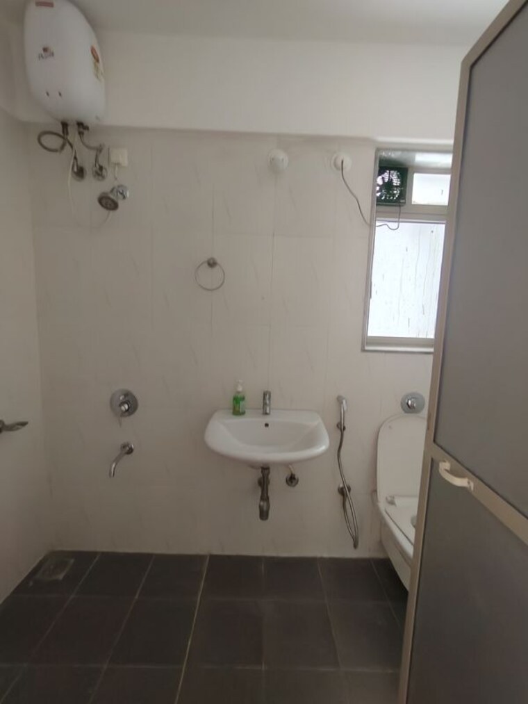 Bathroom, lodha-casa-rio 2.5 Bedroom 1200 Sq.Ft. Apartment In Dombivli East Thane 10365689