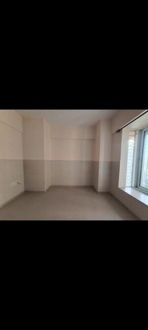 Room in 2 BHK Apartment at Dosti Group Imperia, Manpada – for Rent