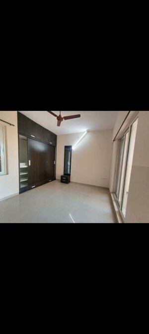 Room in 2 BHK Apartment at Dosti Group Imperia, Manpada – for Rent