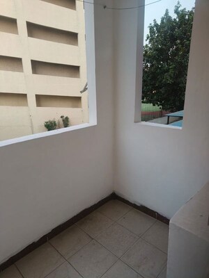 Room in 3 BHK Apartment at Hamlin Apartment, Sector 43 – for Rent