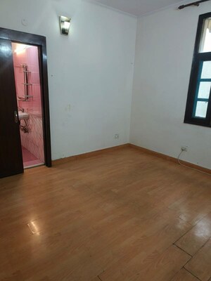Room in 3 BHK Apartment at Agrim Apartment, Sector 43 – for Rent
