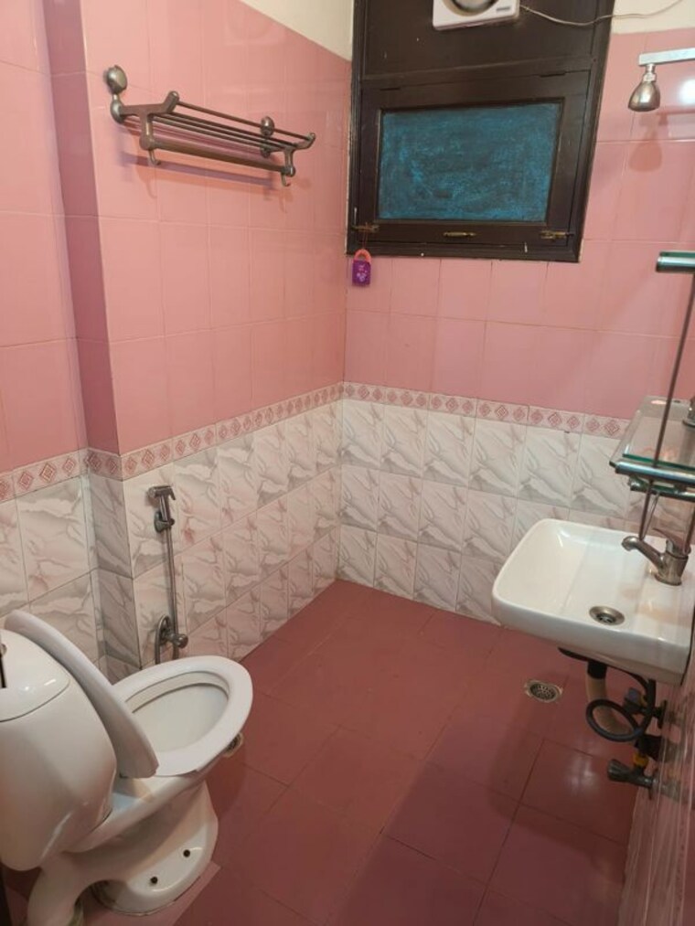 Bathroom, agrim-apartment 3 Bedroom 1850 Sq.Ft. Apartment In Sector 43 Gurgaon 10365731