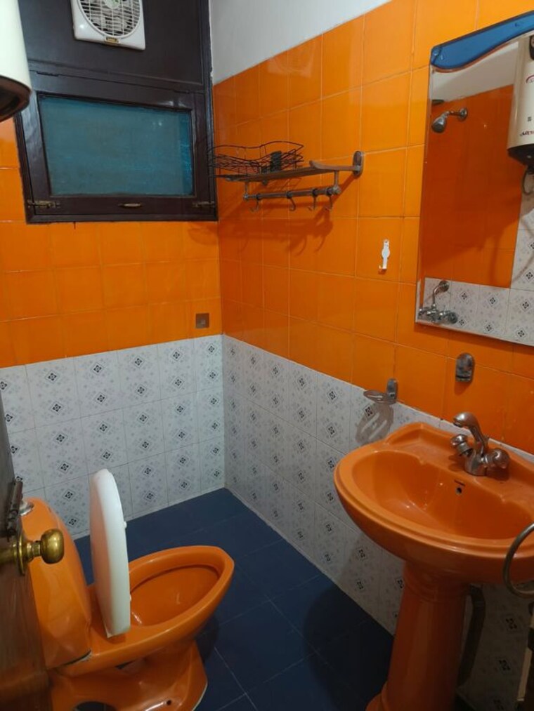 Bathroom, agrim-apartment 3 Bedroom 1850 Sq.Ft. Apartment In Sector 43 Gurgaon 10365731