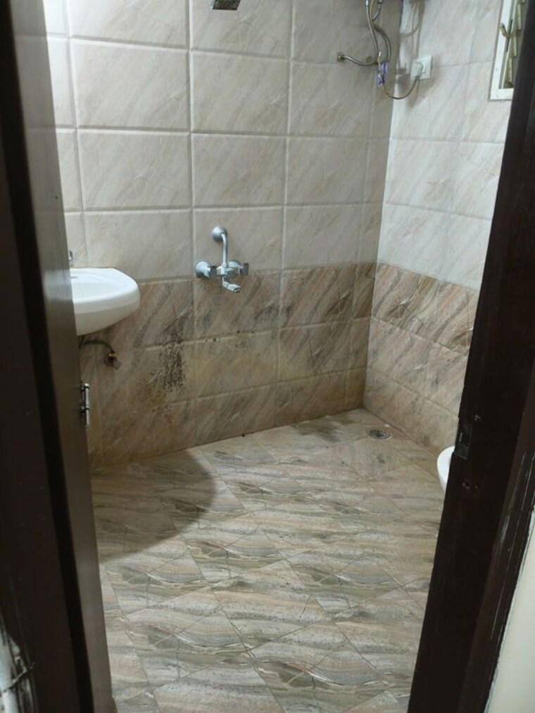 Bathroom, gulmohar colony 2 Bedroom 1011 Sq.Ft. Apartment In Gulmohar Colony Bhopal 10365730