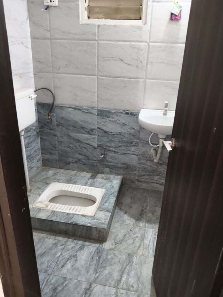 Bathroom, gulmohar colony 2 Bedroom 1011 Sq.Ft. Apartment In Gulmohar Colony Bhopal 10365730