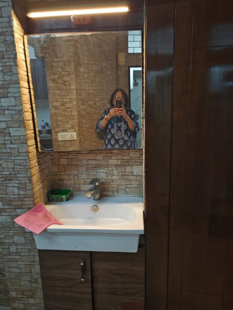 Bathroom, lajpat nagar ii 1 Bedroom 600 Sq.Ft. Builder Floor In Lajpat Nagar ii Delhi 10365750