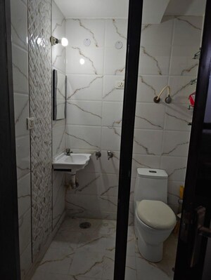 Bathroom in 1 BHK Builder Floor at Lajpat Nagar ii – for Rent