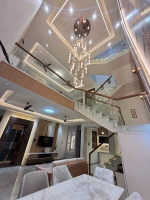 Furnished Amenities in 6 BHK Independent House at Mansarovar Extension – for Sale