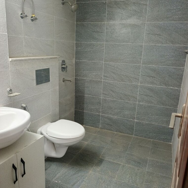 Bathroom, omaxe-royal-residency-faridabad 3 Bedroom 1900 Sq.Ft. Apartment In Sector 79 Faridabad 10365765