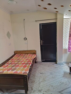 Bedroom in 1 RK Builder Floor at Ansal Plaza Sector-23, Sector 23 – for Rent