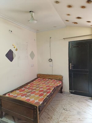 Bedroom in 1 RK Builder Floor at Ansal Plaza Sector-23, Sector 23 – for Rent
