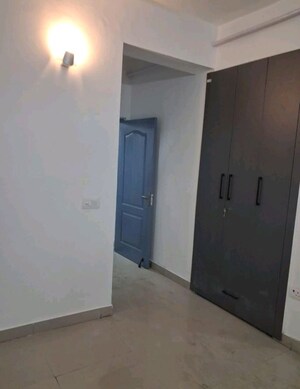 Room in 2 BHK Apartment at Eta Ii Greater Noida – for Rent