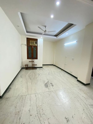 Room in 3 BHK Builder Floor at Palam Vihar Residents Association, Palam Vihar – for Rent