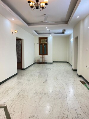 Room in 3 BHK Builder Floor at Palam Vihar Residents Association, Palam Vihar – for Rent