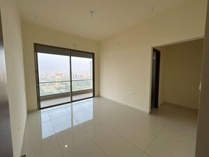 Room in 3 BHK Apartment at Prestige Siesta, Mulund West – for Rent