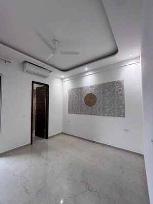 Room in 3 BHK Apartment at Sector 61 – for Rent