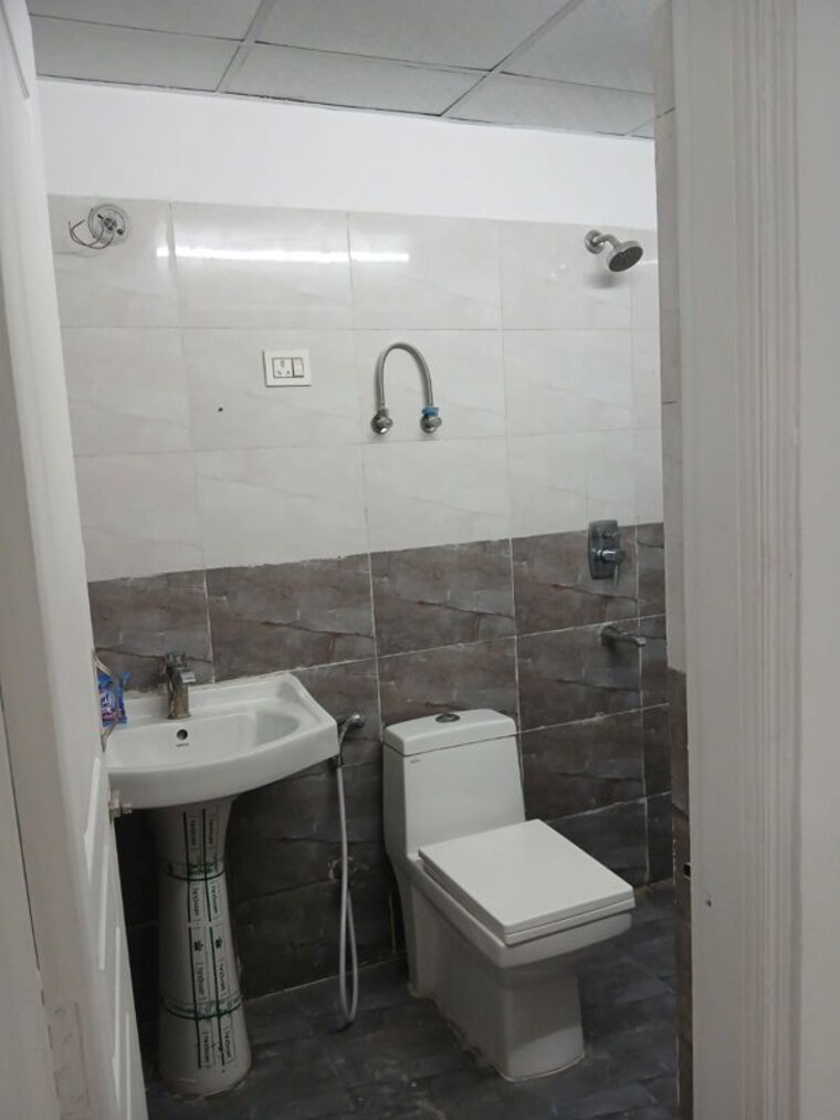 Bathroom, migsun-ultimo 3 Bedroom 1395 Sq.Ft. Apartment In Omicron Iii Greater Noida Greater Noida 10365857