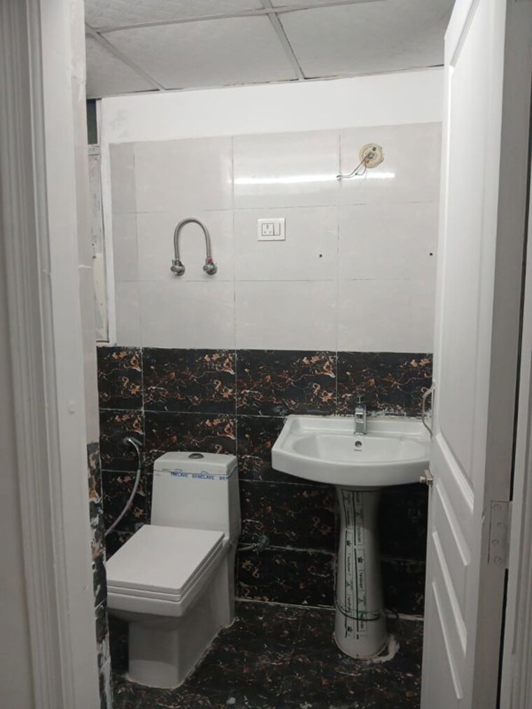 Bathroom, migsun-ultimo 3 Bedroom 1395 Sq.Ft. Apartment In Omicron Iii Greater Noida Greater Noida 10365857