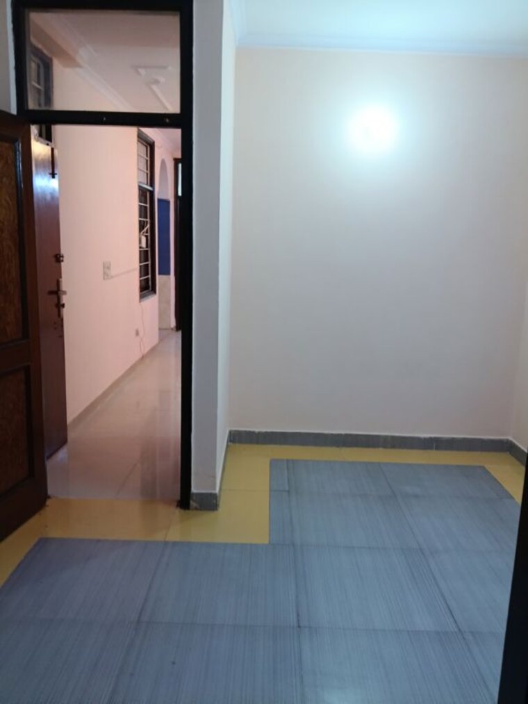 Room, jawahar nagar 2 Bedroom 65 Sq.Yd. Builder Floor In Jawahar Nagar Delhi 10365873