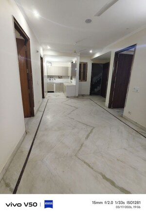 Room in 3 BHK Builder Floor at Shiv Nagar – for Rent