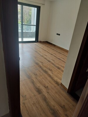 Room in 3 BHK Builder Floor at Sector 43 – for Rent