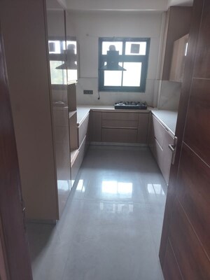 Kitchen in 3 BHK Builder Floor at Sector 43 – for Rent