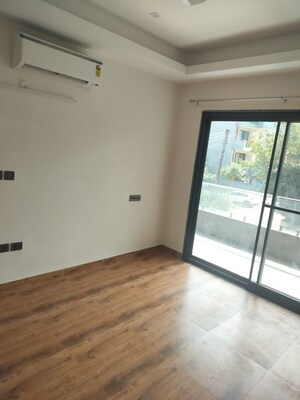 Room in 3 BHK Builder Floor at Sector 43 – for Rent