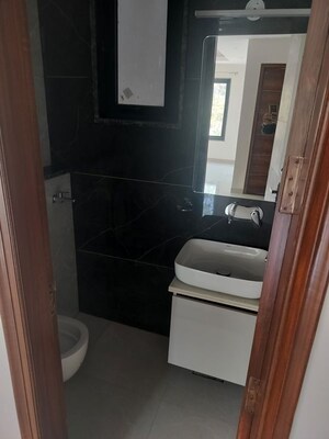 Attached Bathroom in 3 BHK Builder Floor at Sector 43 – for Rent