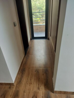 Building Lobby in 3 BHK Builder Floor at Sector 43 – for Rent