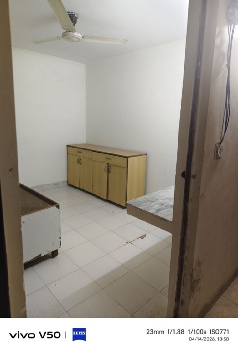 Room, east of kailash 1 RK 250 Sq.Ft. Builder Floor In East Of Kailash Delhi 10365884