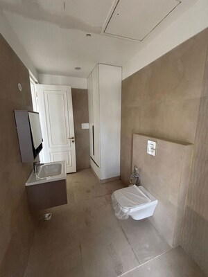 Bathroom in 4 BHK Villa at Shalimar One World Valencia County, Gomti Nagar – for Rent