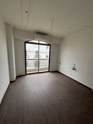 Room in 4 BHK Villa at Shalimar One World Valencia County, Gomti Nagar – for Rent