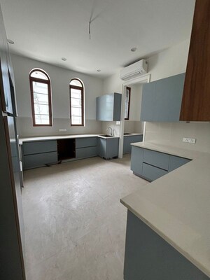 Kitchen in 4 BHK Villa at Shalimar One World Valencia County, Gomti Nagar – for Rent